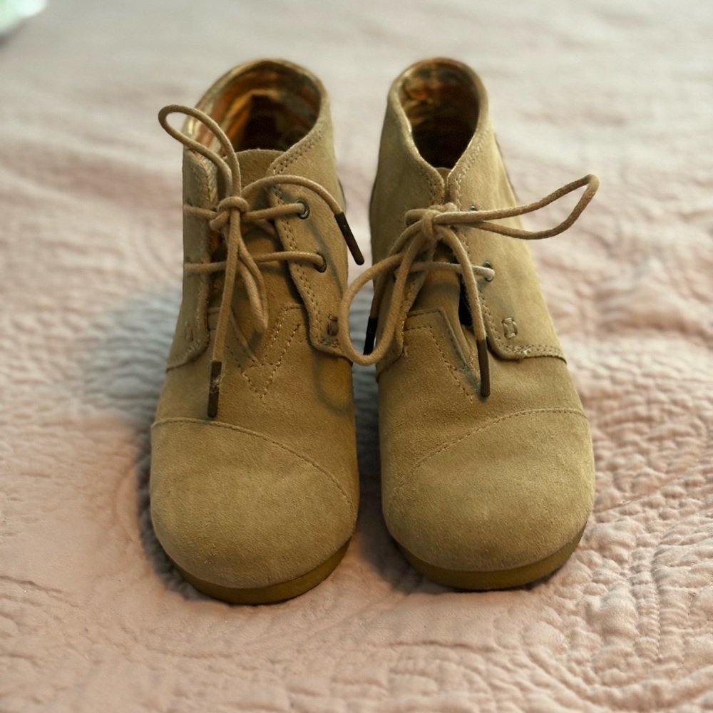 Toms Tan Wedge Shoes with Classic Design